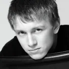 Business 2 image ALL THE WORLD'S A STUDIO General Photographers in Slough Be