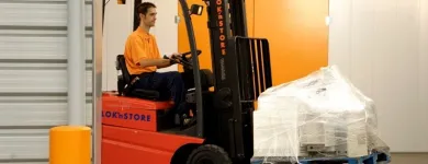 Business 12 image LOK'NSTORE SELF STORAGE Storage in Woking Su