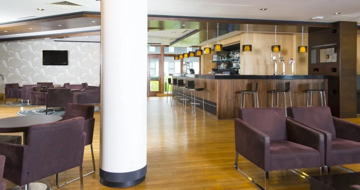 Business 36 image HOLIDAY INN EXPRESS LONDON - EPSOM DOWNS, AN IHG HOTEL