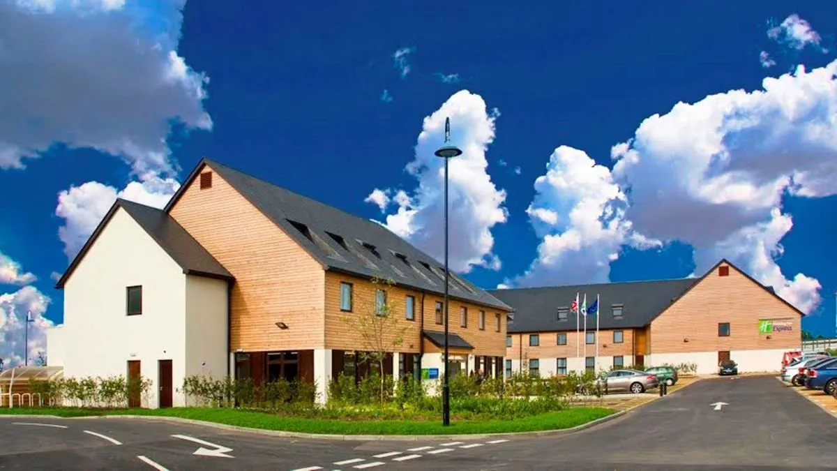 Business 43 image HOLIDAY INN EXPRESS LONDON - EPSOM DOWNS, AN IHG HOTEL