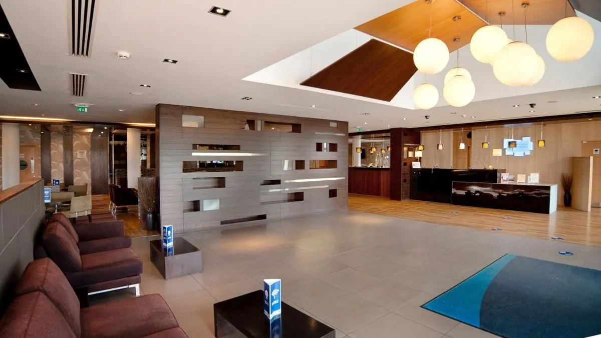 Business 74 image HOLIDAY INN EXPRESS LONDON - EPSOM DOWNS, AN IHG HOTEL