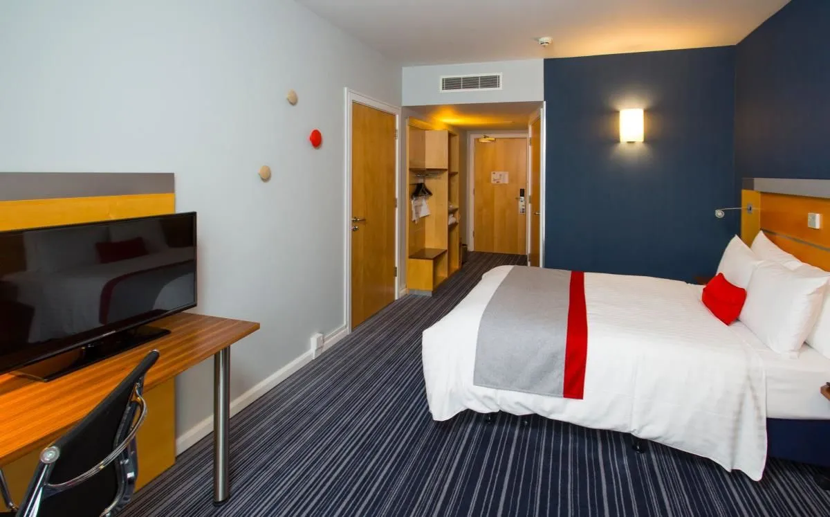 Business 11 image HOLIDAY INN EXPRESS LONDON - EPSOM DOWNS, AN IHG HOTEL