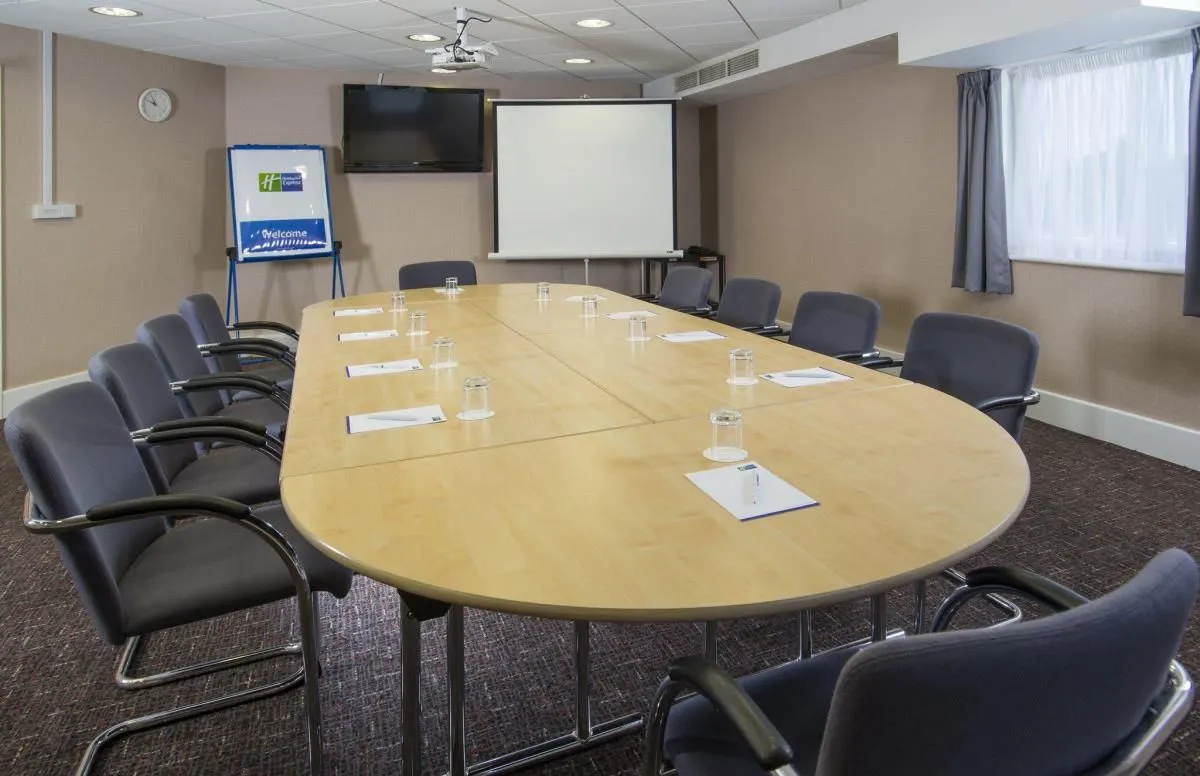Business 41 image HOLIDAY INN EXPRESS LONDON - EPSOM DOWNS, AN IHG HOTEL