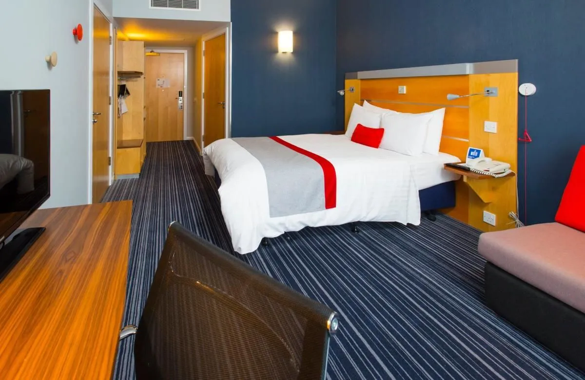 Business 8 image HOLIDAY INN EXPRESS LONDON - EPSOM DOWNS, AN IHG HOTEL