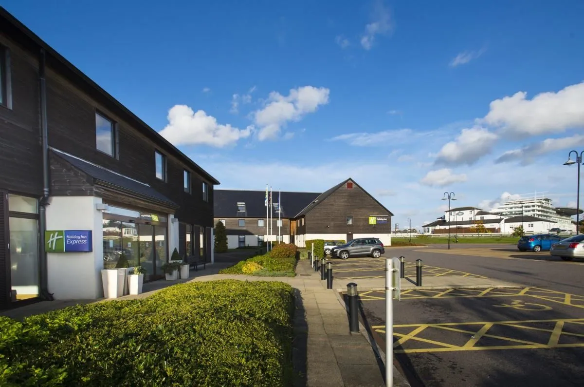Business 77 image HOLIDAY INN EXPRESS LONDON - EPSOM DOWNS, AN IHG HOTEL
