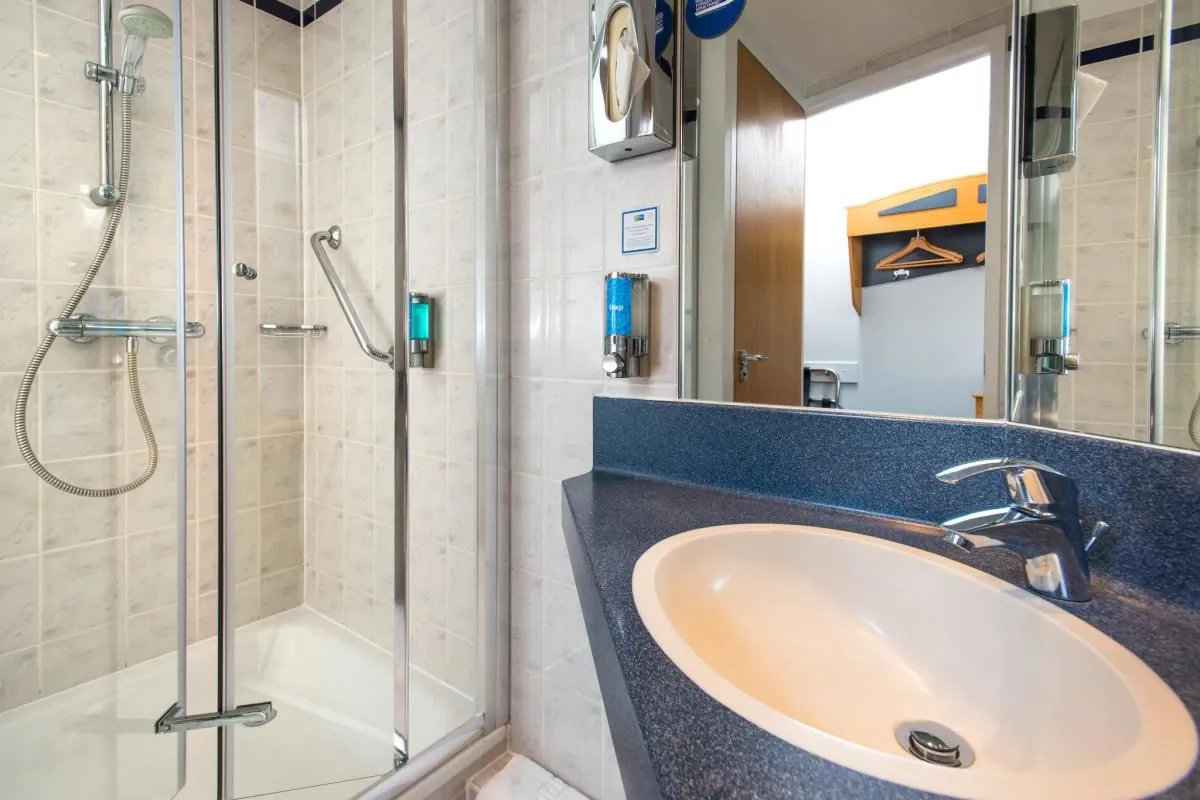 Business 17 image HOLIDAY INN EXPRESS EAST MIDLANDS AIRPORT, AN IHG HOTEL