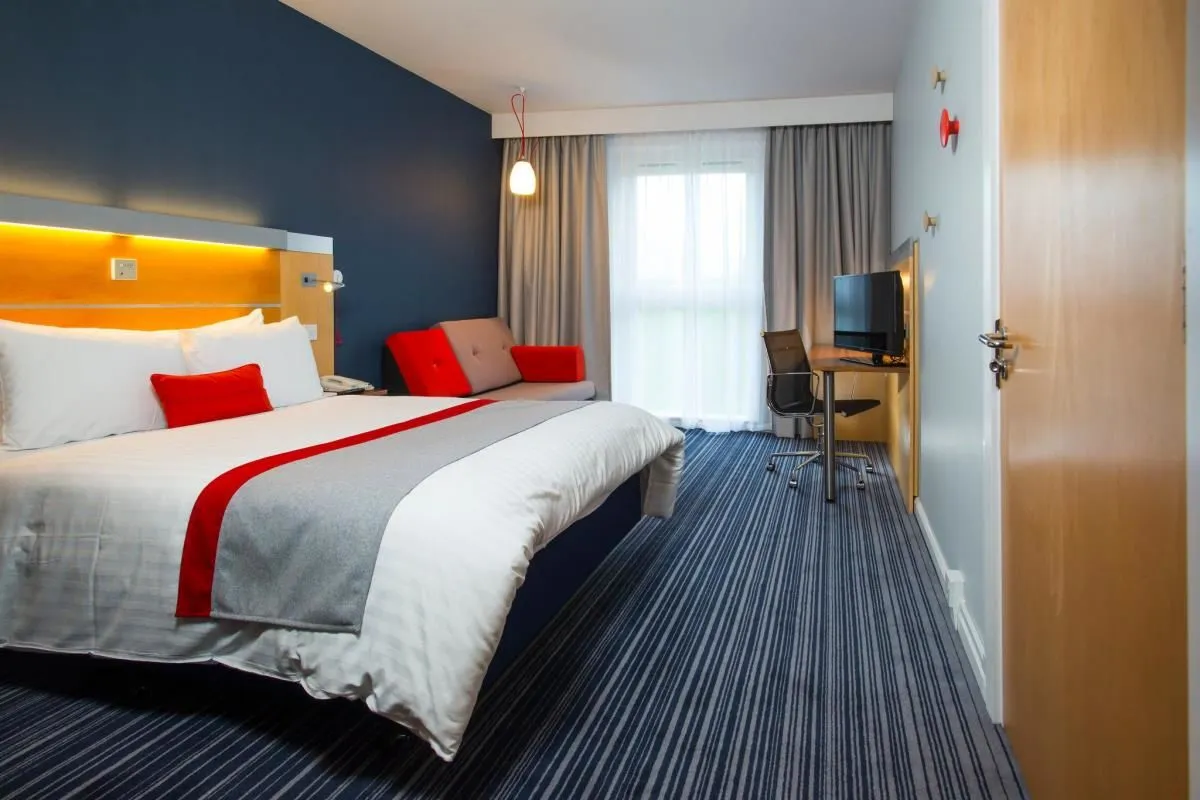 Business 14 image HOLIDAY INN EXPRESS LONDON - EPSOM DOWNS, AN IHG HOTEL