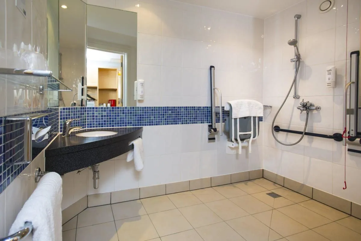 Business 23 image HOLIDAY INN EXPRESS LONDON - EPSOM DOWNS, AN IHG HOTEL