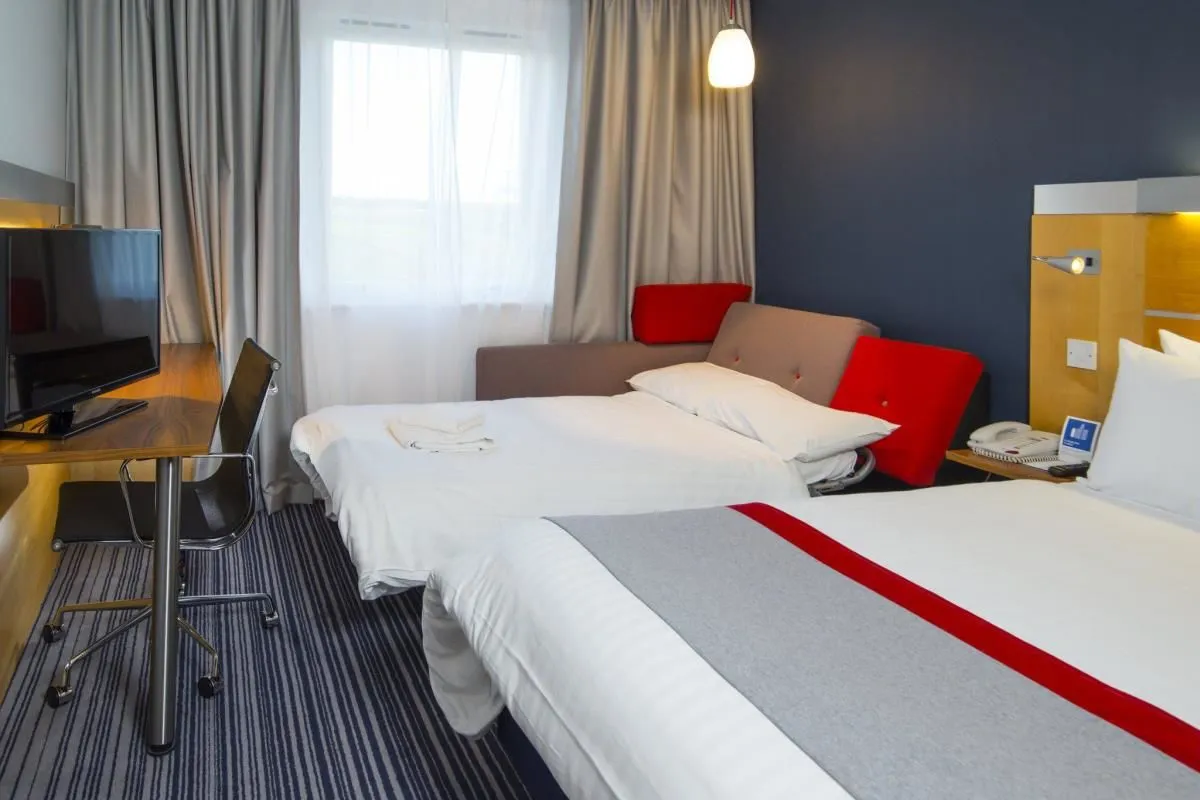 Business 25 image HOLIDAY INN EXPRESS LONDON - EPSOM DOWNS, AN IHG HOTEL