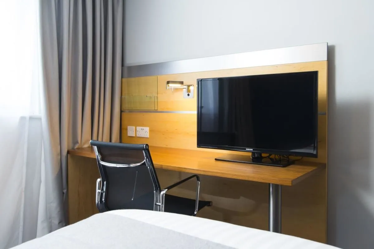 Business 26 image HOLIDAY INN EXPRESS LONDON - EPSOM DOWNS, AN IHG HOTEL