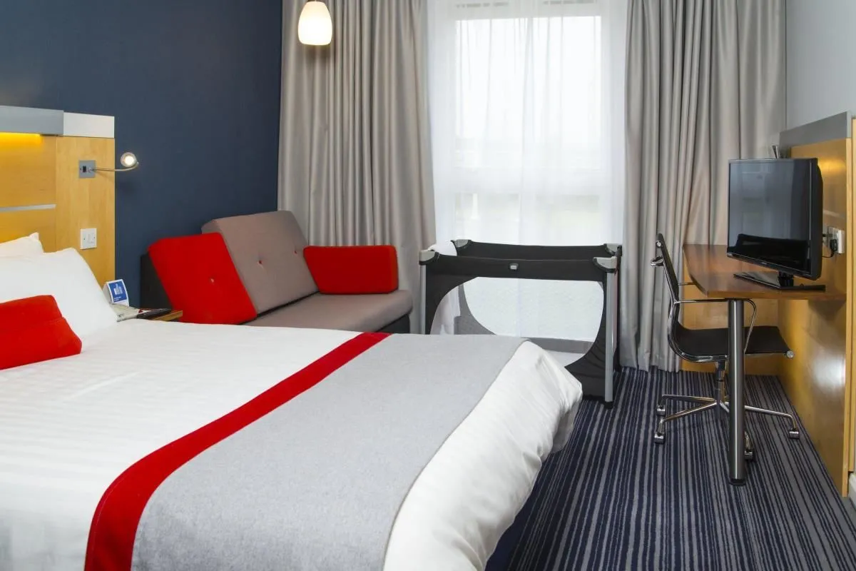 Business 29 image HOLIDAY INN EXPRESS LONDON - EPSOM DOWNS, AN IHG HOTEL