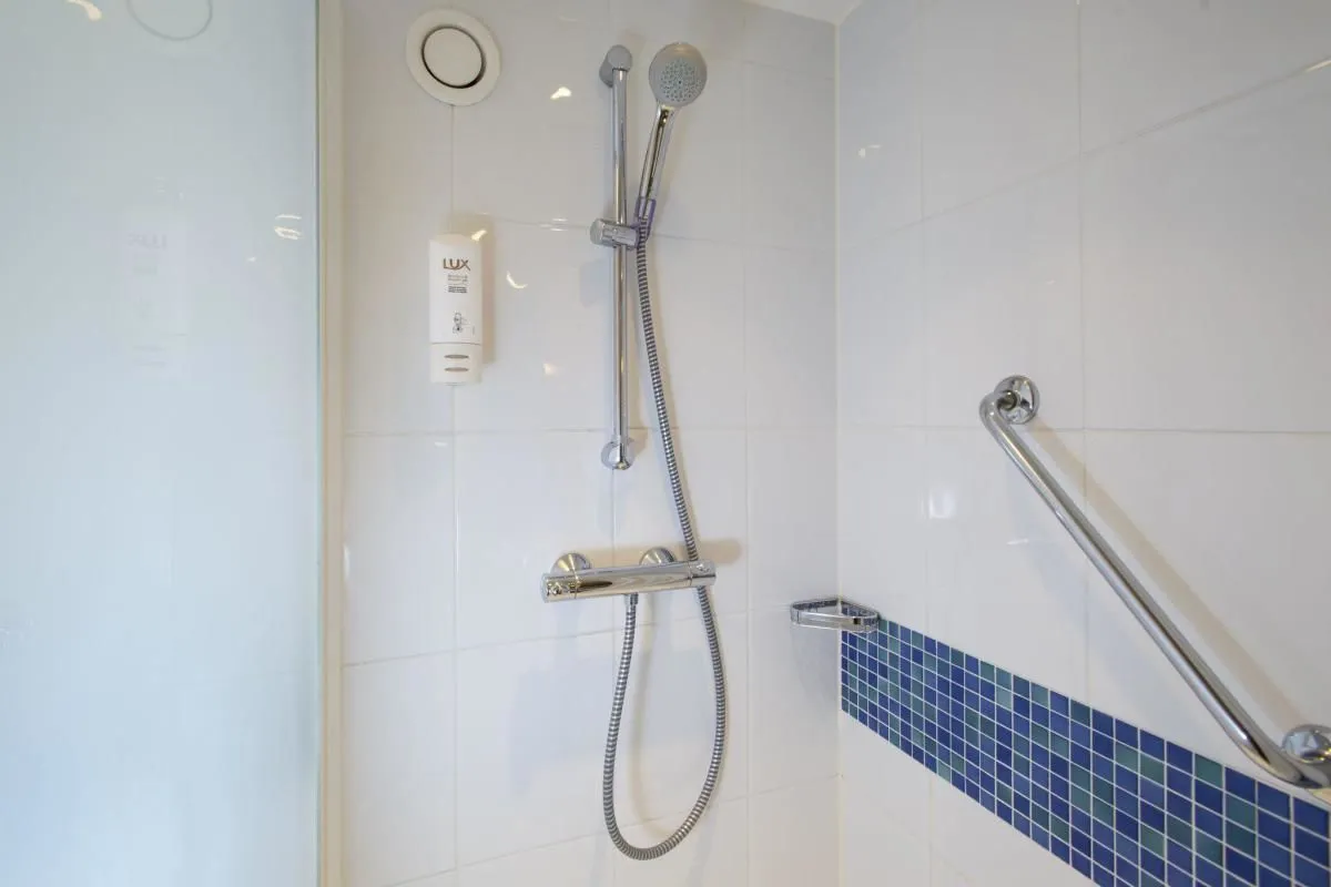 Business 32 image HOLIDAY INN EXPRESS LONDON - EPSOM DOWNS, AN IHG HOTEL