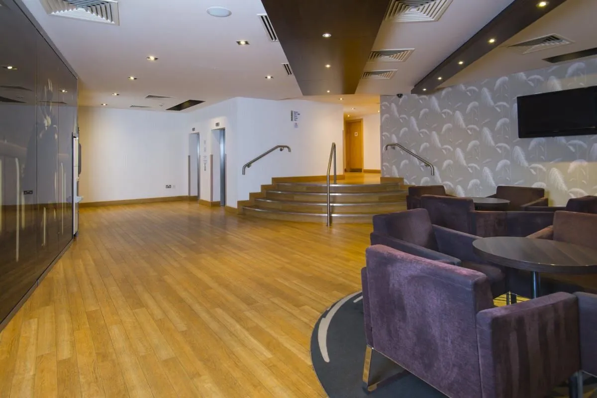 Business 46 image HOLIDAY INN EXPRESS LONDON - EPSOM DOWNS, AN IHG HOTEL