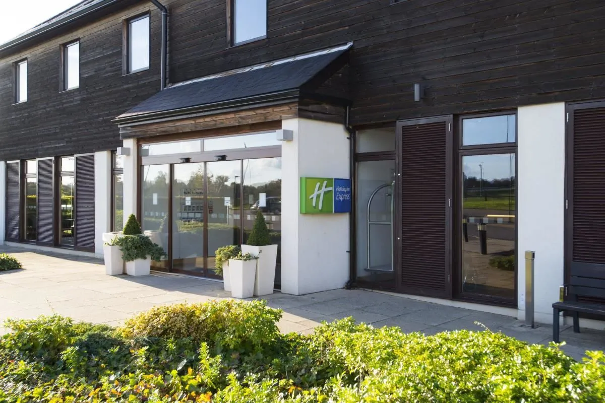 Business 76 image HOLIDAY INN EXPRESS LONDON - EPSOM DOWNS, AN IHG HOTEL