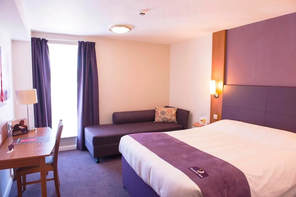 Business 12 image PREMIER INN READING (CAVERSHAM BRIDGE) HOTEL