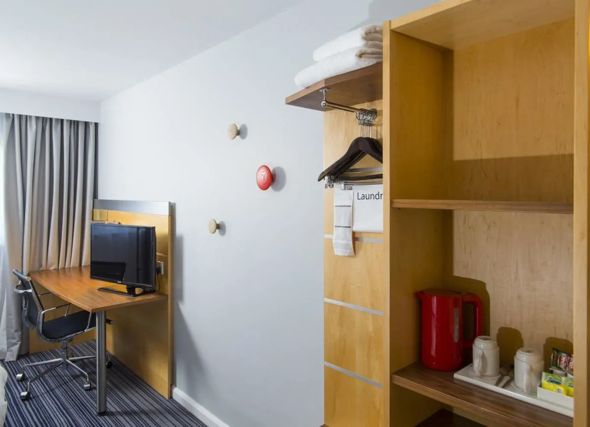 Business 18 image HOLIDAY INN EXPRESS LONDON - EPSOM DOWNS, AN IHG HOTEL