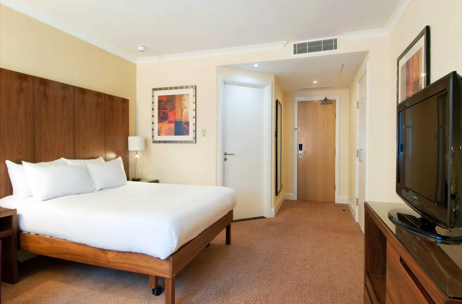 Business 7 image RIVER ISLAND CLOTHING CO